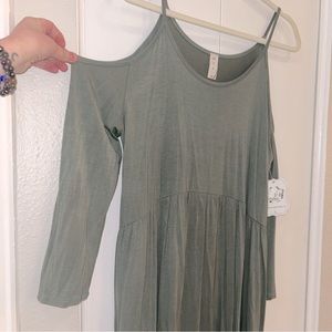 New Green Cold Shoulder Half Sleeve Flowy Dress by MTS Size Large NWT
